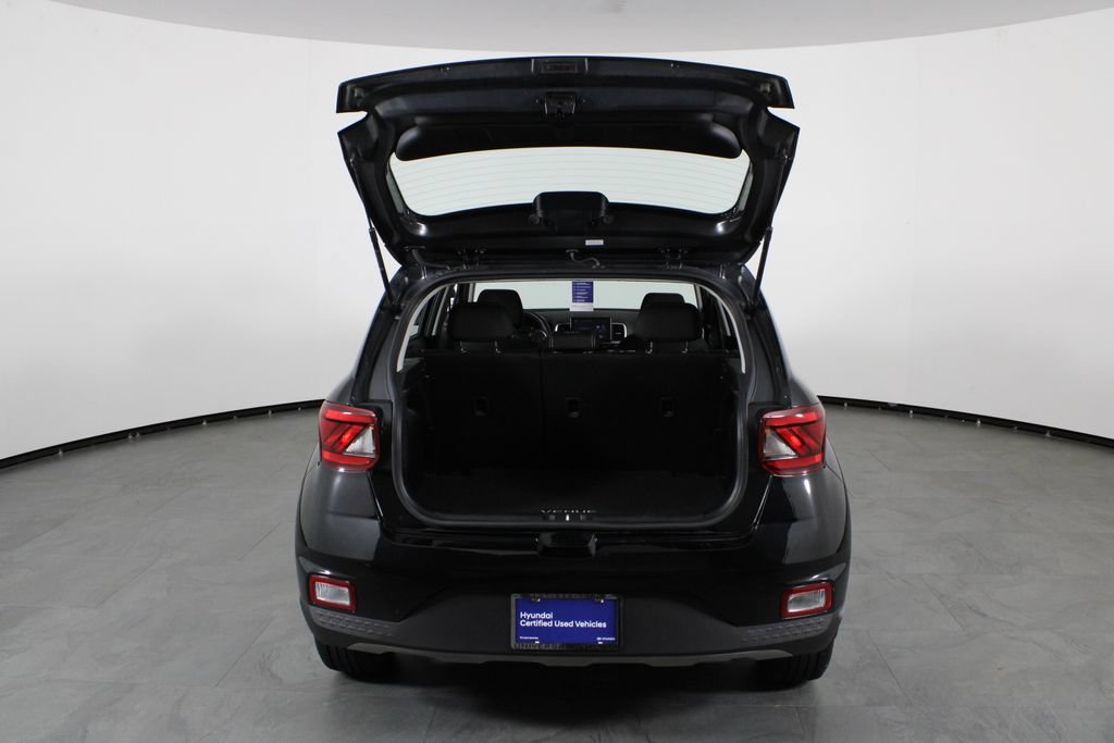 Certified 2022 Hyundai Venue SEL FWD image 17