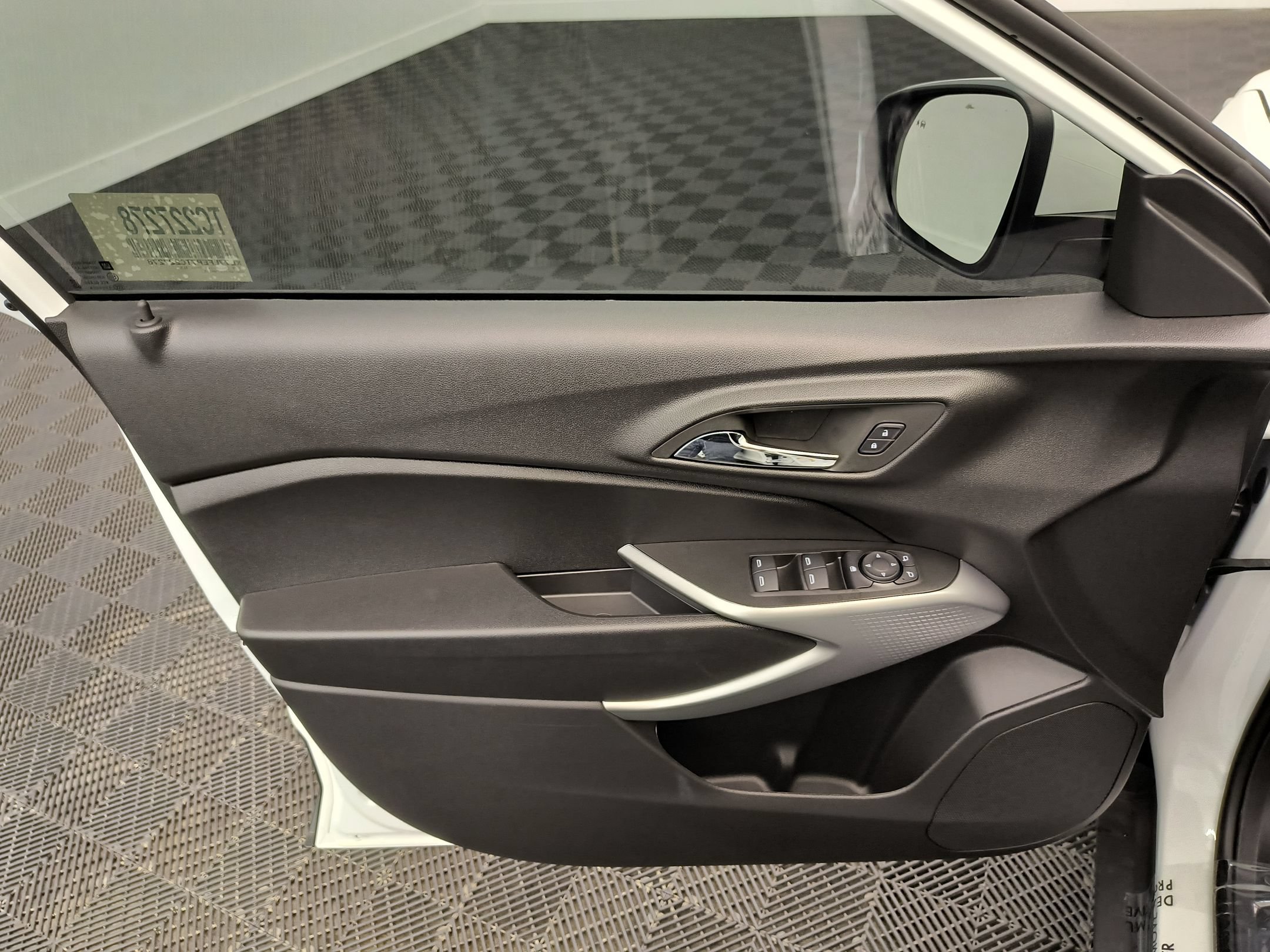 New 2026 Chevrolet Trax LS w/ LS Convenience Package FWD image 12