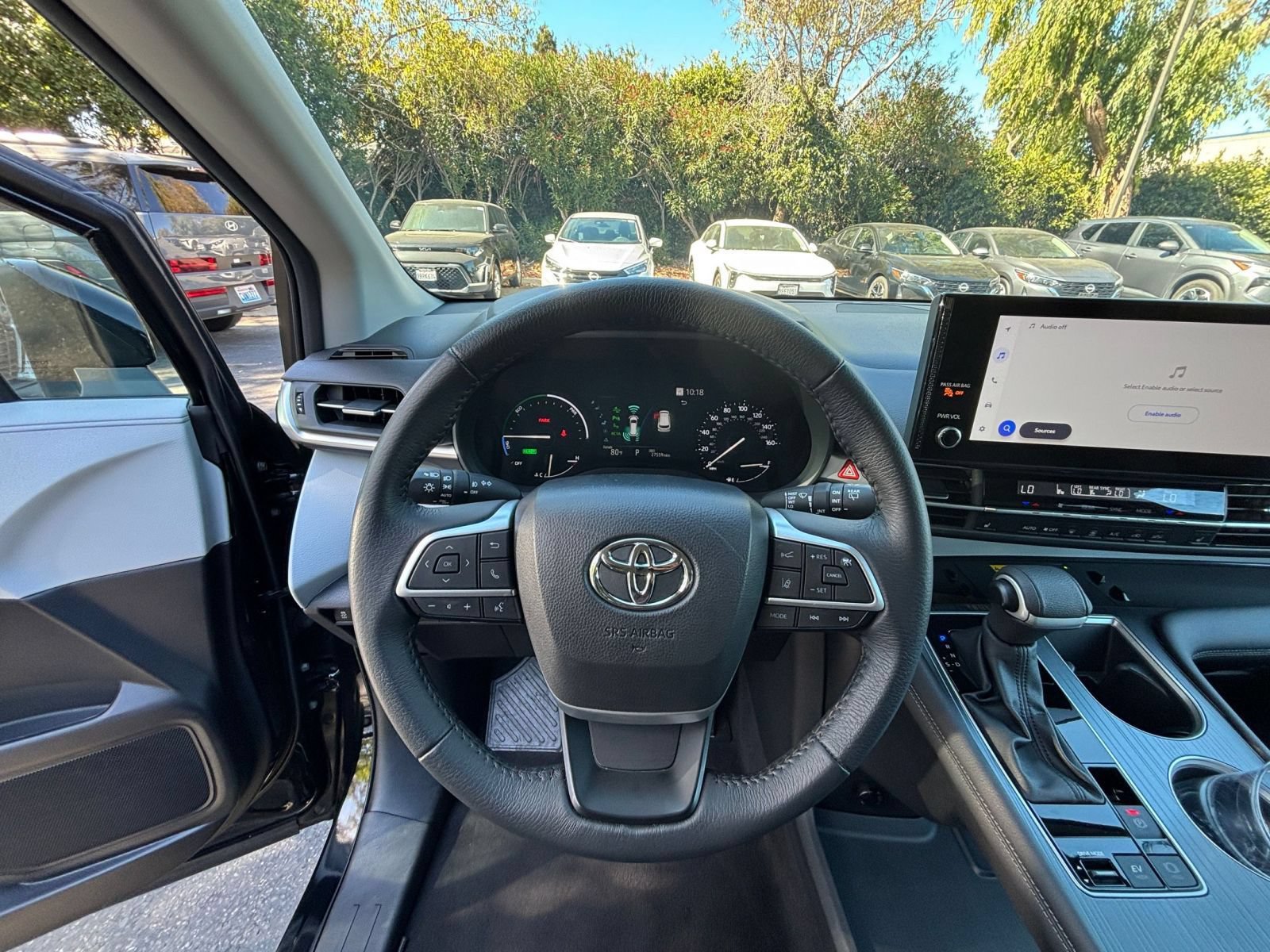Used 2025 Toyota Sienna XLE FWD image 36