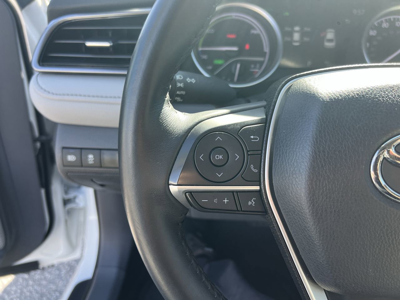 Used 2024 Toyota Camry XLE FWD image 19