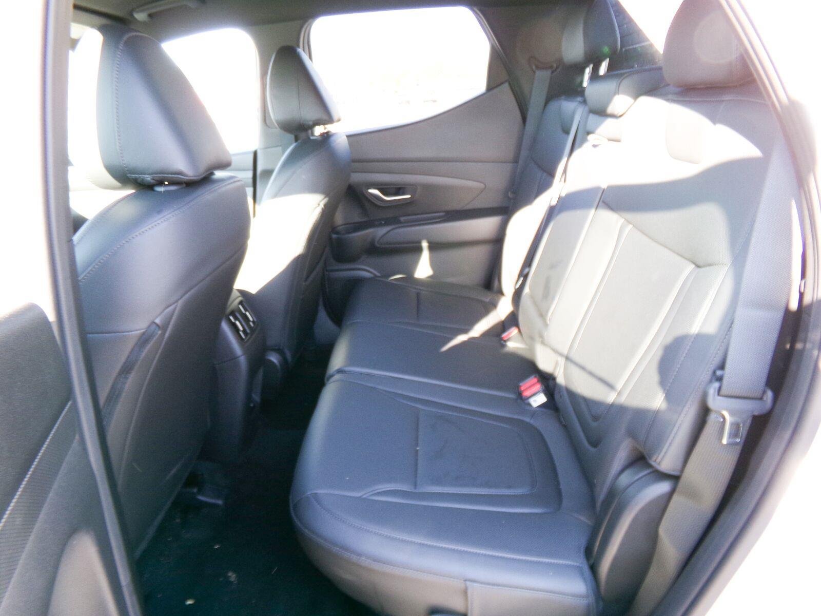 Used 2025 Hyundai Santa Cruz SEL FWD image 12