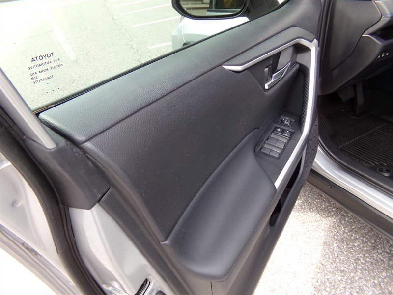 Used 2022 Toyota RAV4 SE image 57