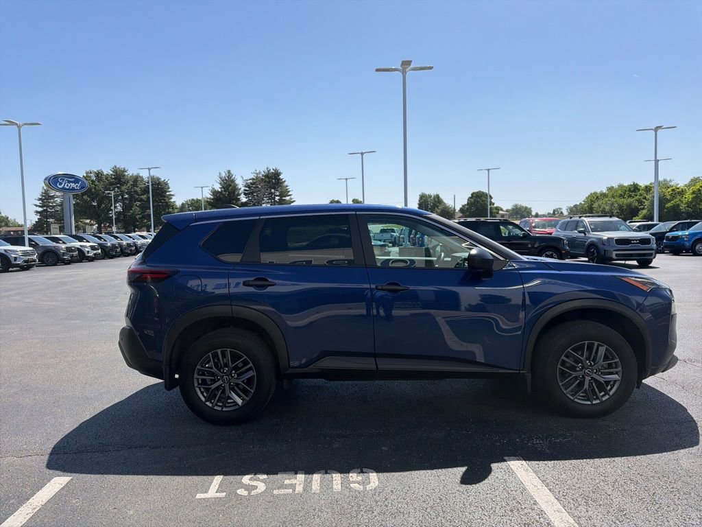 Used 2023 Nissan Rogue S AWD/4WD image 5