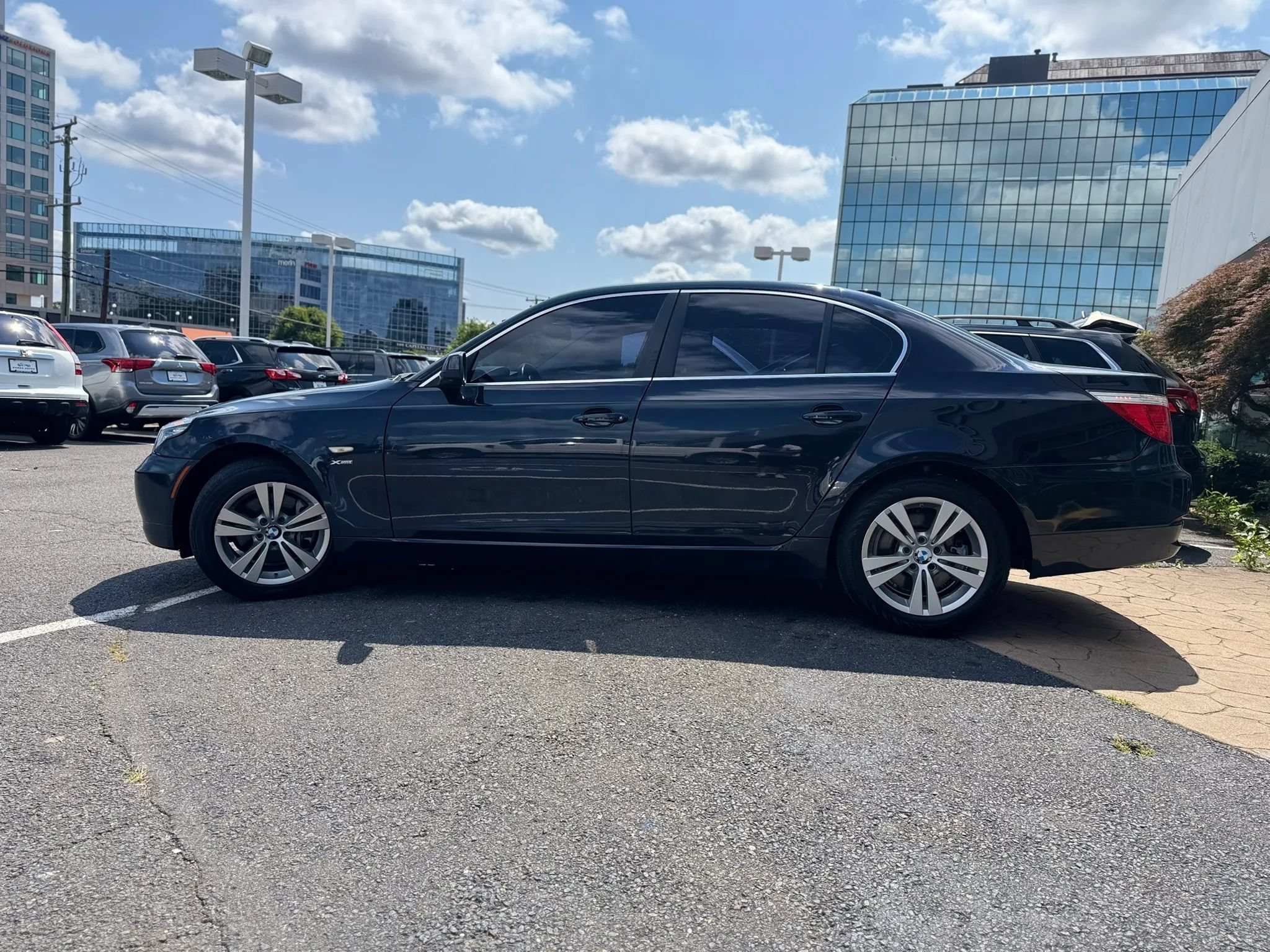 Used 2010 BMW 528i xDrive Sedan AWD/4WD image 6