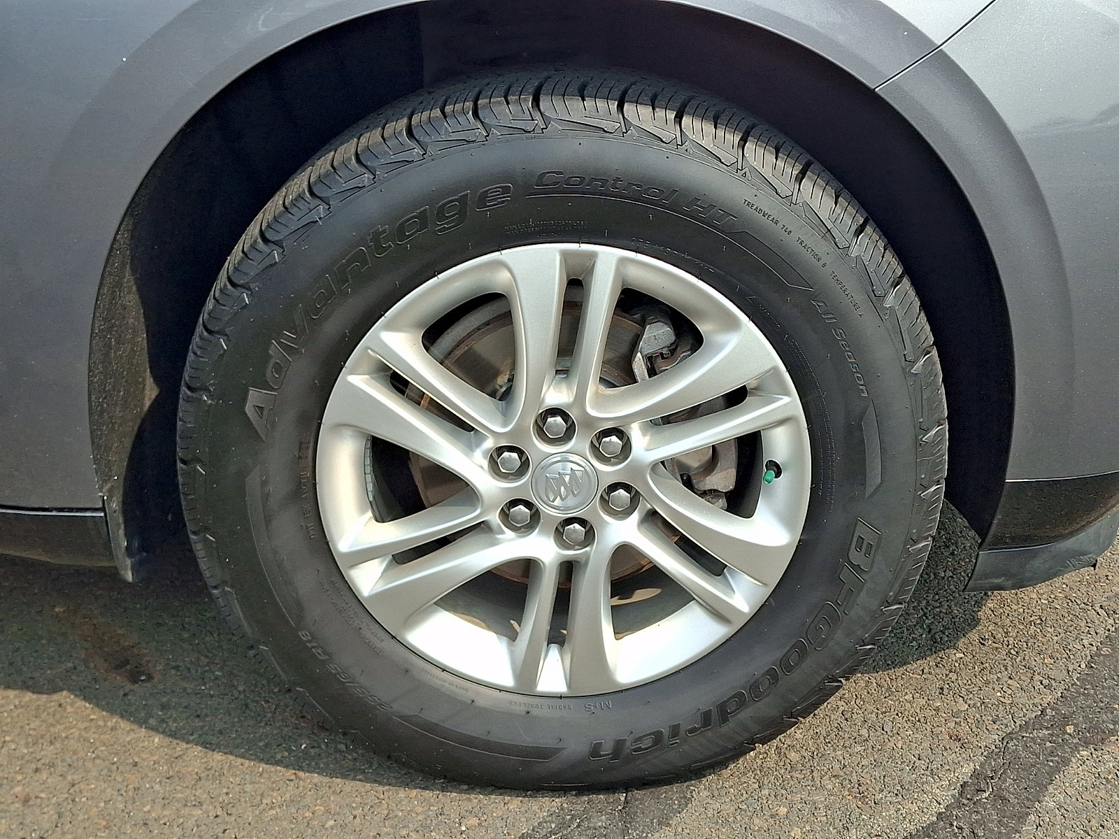 Used 2020 Buick Enclave Essence w/ Sound and Sites Package FWD image 9