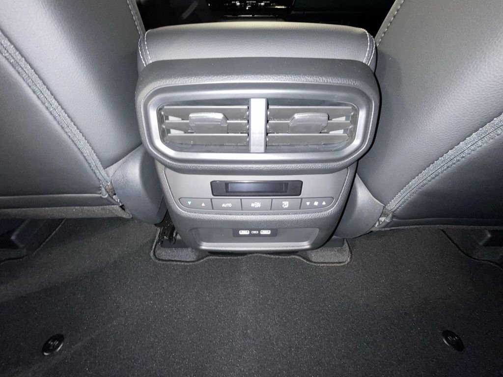 Used 2023 Honda Pilot Touring image 30