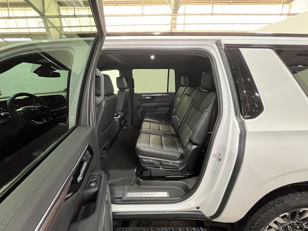 Used 2025 Chevrolet Suburban Z71 AWD/4WD image 19