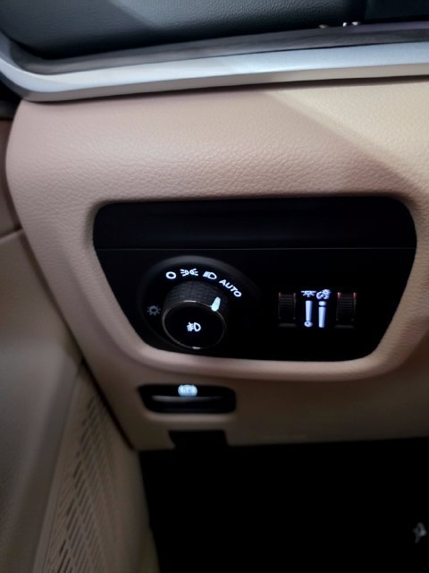 Used 2025 Jeep Grand Cherokee L Limited AWD/4WD image 37
