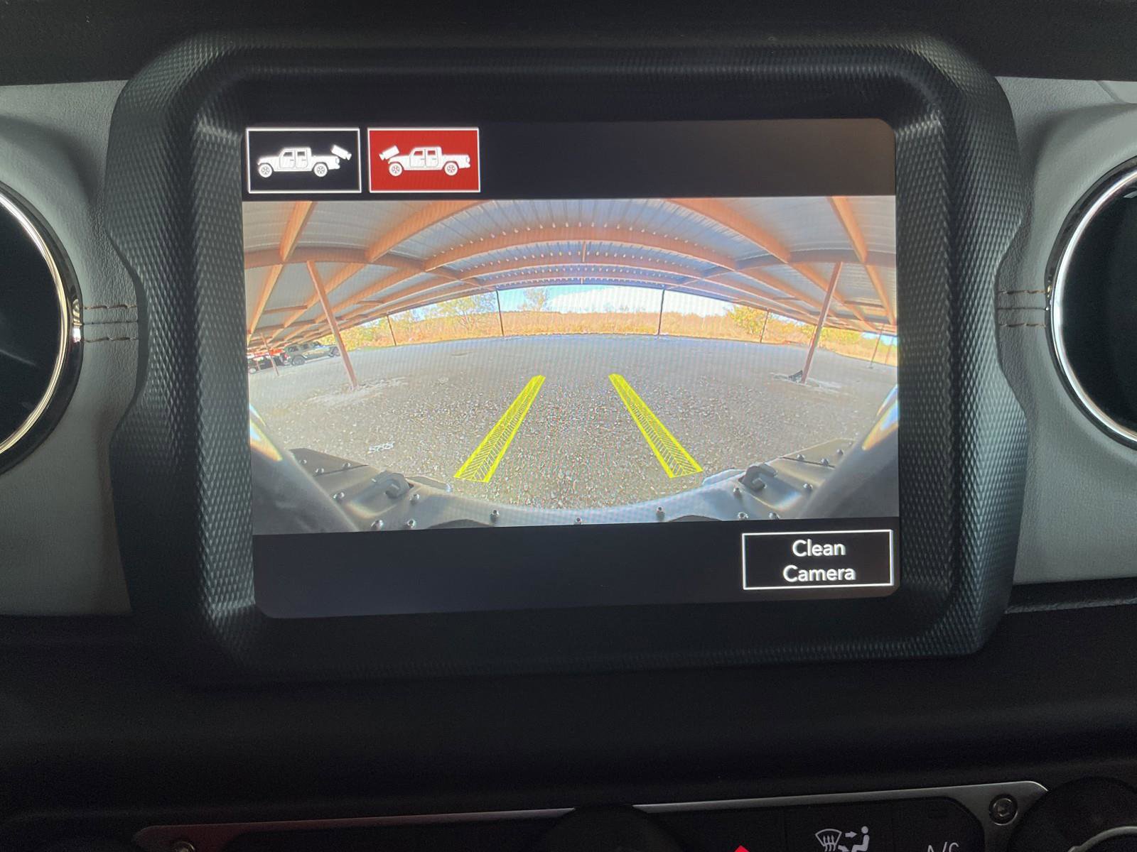 Used 2023 Jeep Gladiator Overland image 15