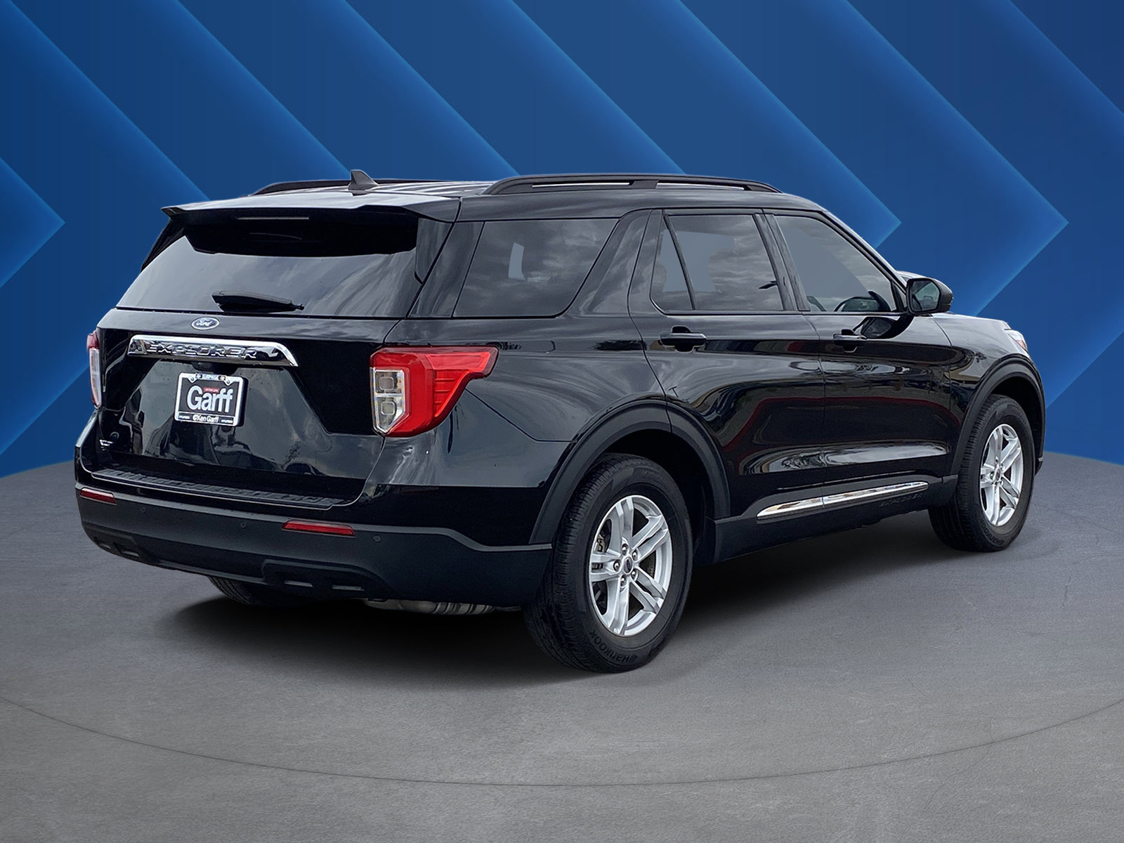 Used 2024 Ford Explorer XLT RWD image 3