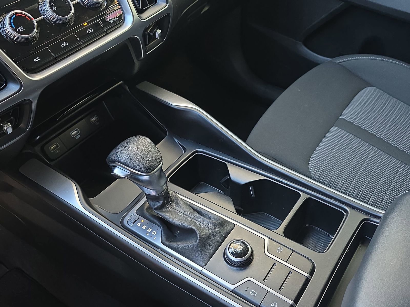 Used 2023 Kia Sorento LX image 27