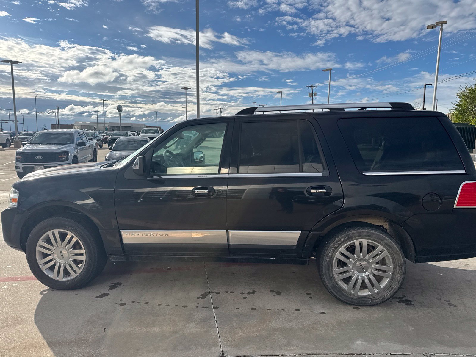 Used 2010 Lincoln Navigator 2WD image 6