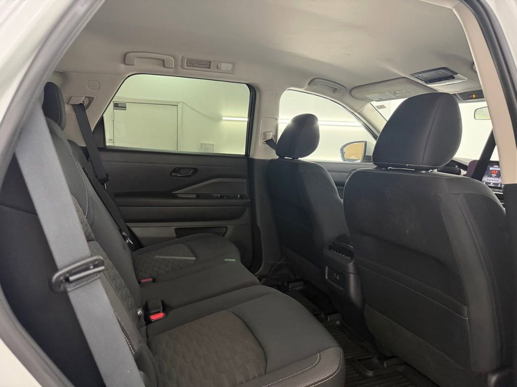 Used 2023 Nissan Pathfinder SV image 39