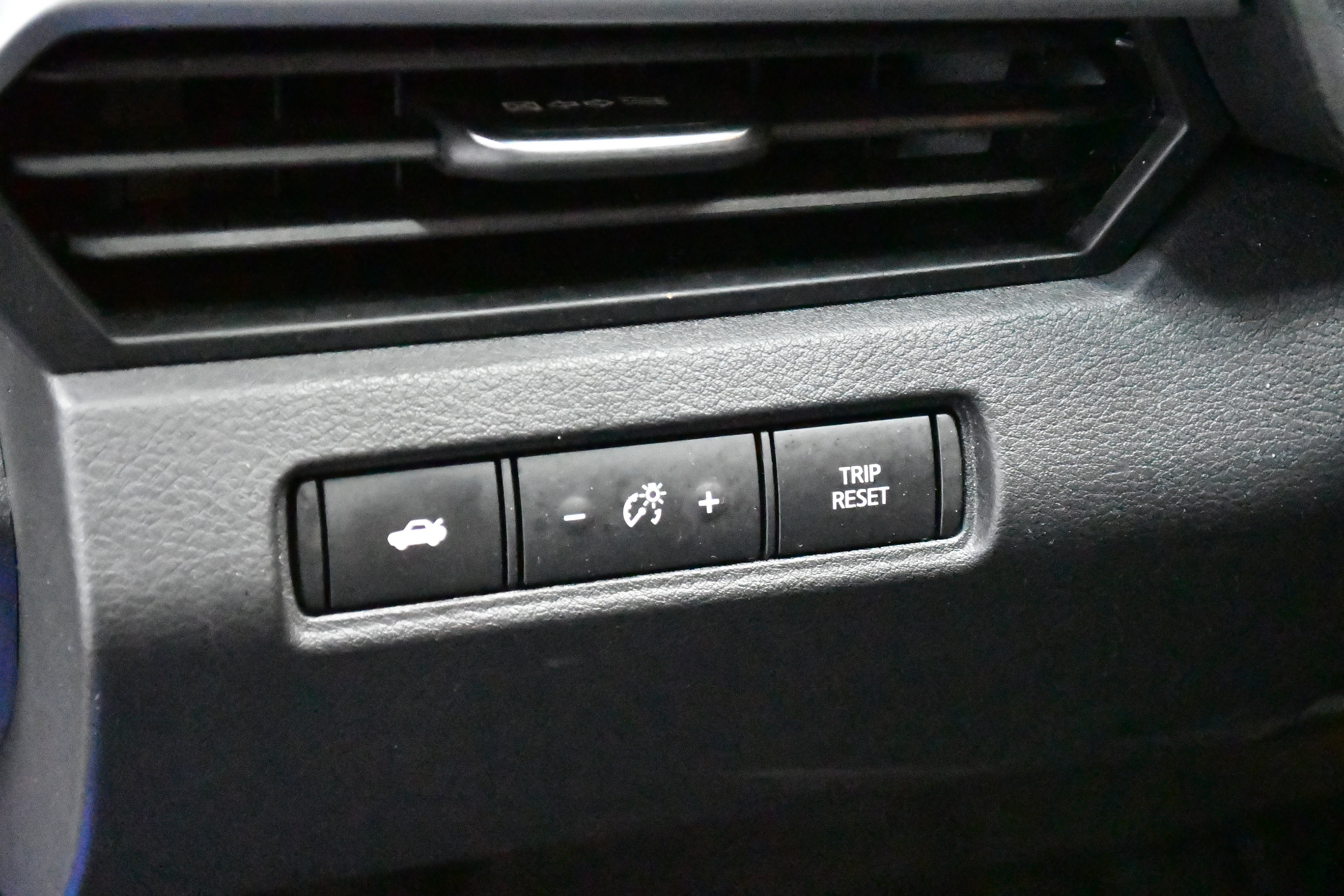 Used 2025 Nissan Altima 2.5 SR image 13