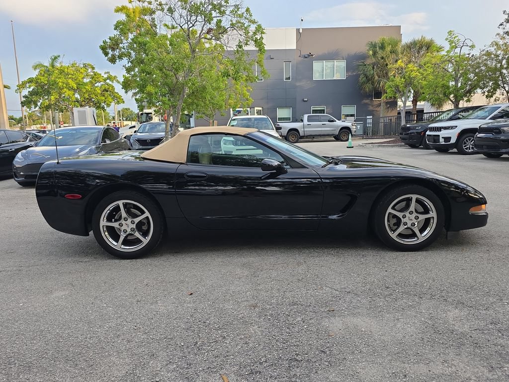 Used 2002 Chevrolet Corvette Convertible w/ Preferred Equipment Group2 RWD image 9