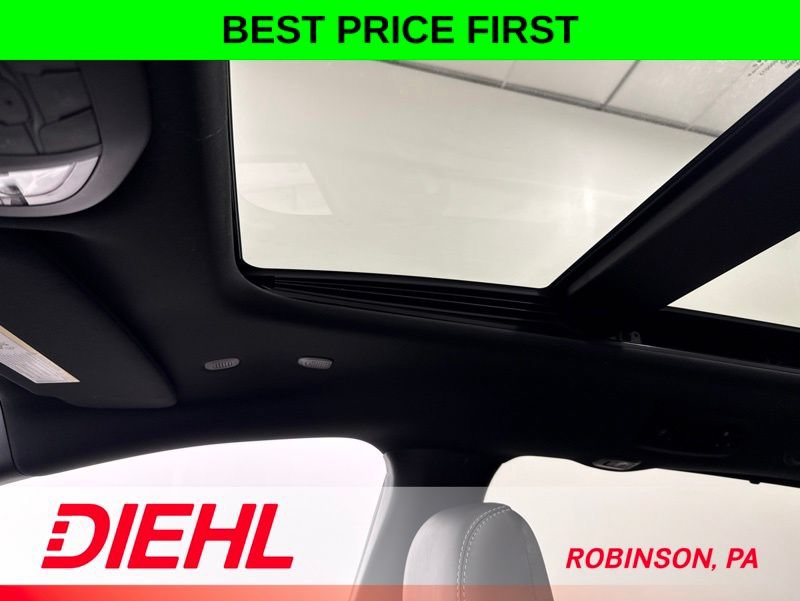 New 2027 Chrysler Pacifica Select w/ Family Tech Group FWD image 40