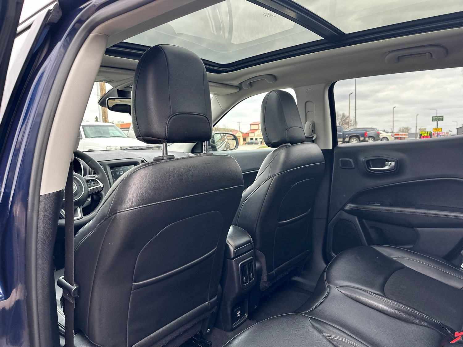 Used 2021 Jeep Compass Latitude w/ Sun and Sound Group AWD/4WD image 18