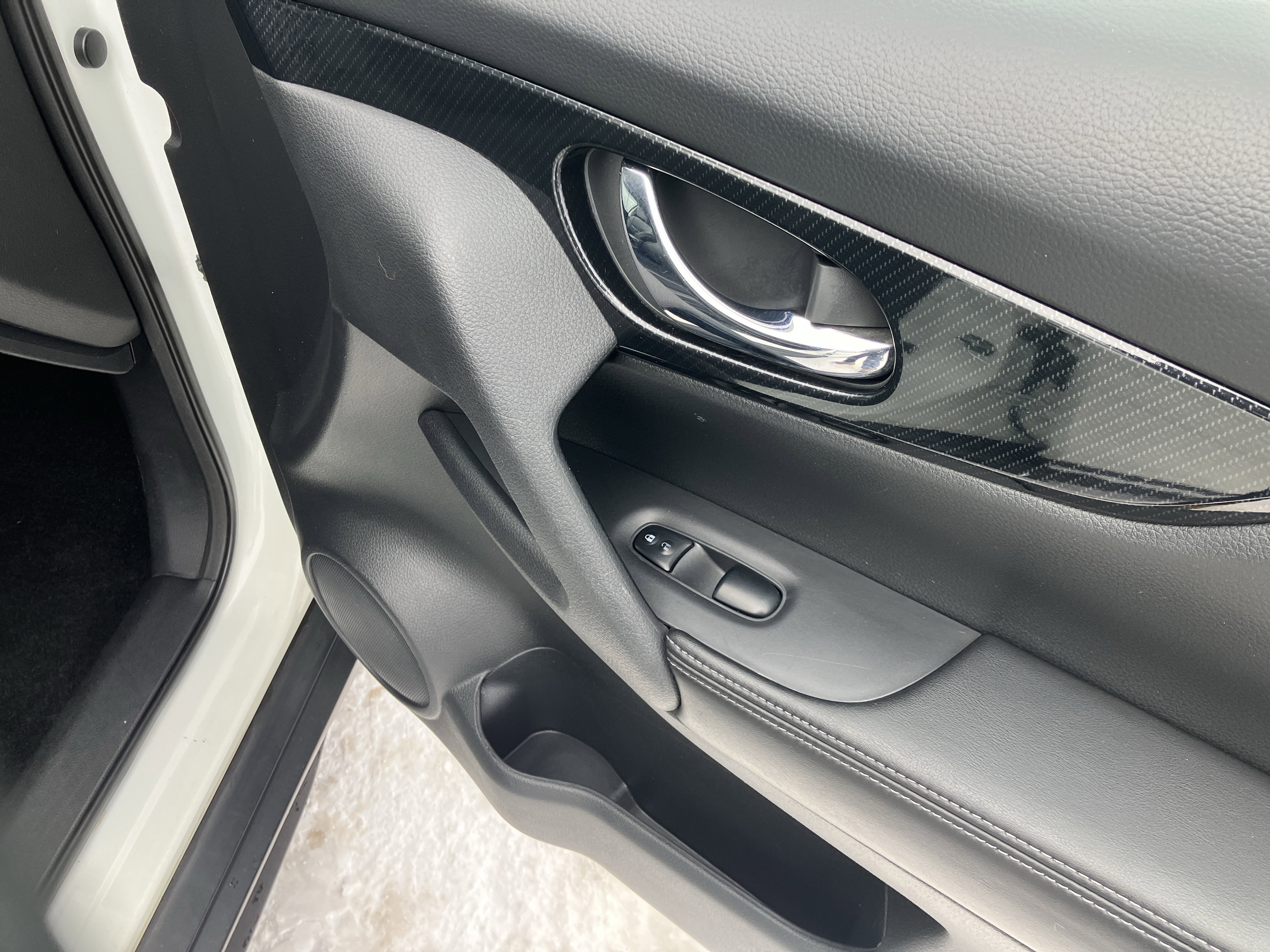 Used 2019 Nissan Rogue SL w/ Premium Package image 10