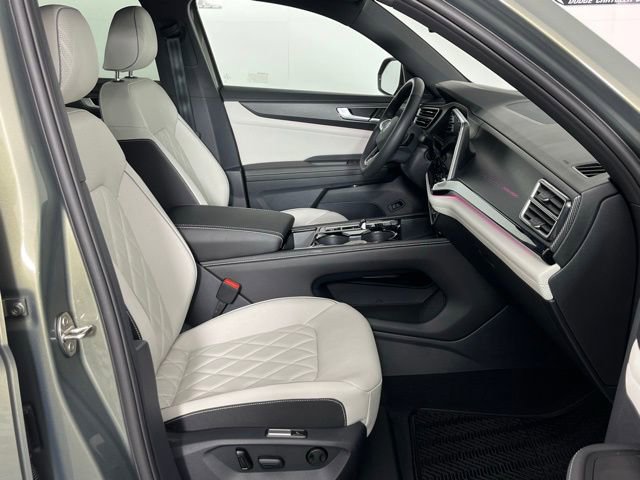 Used 2025 Volkswagen Atlas Cross Sport SEL Premium R-Line image 33