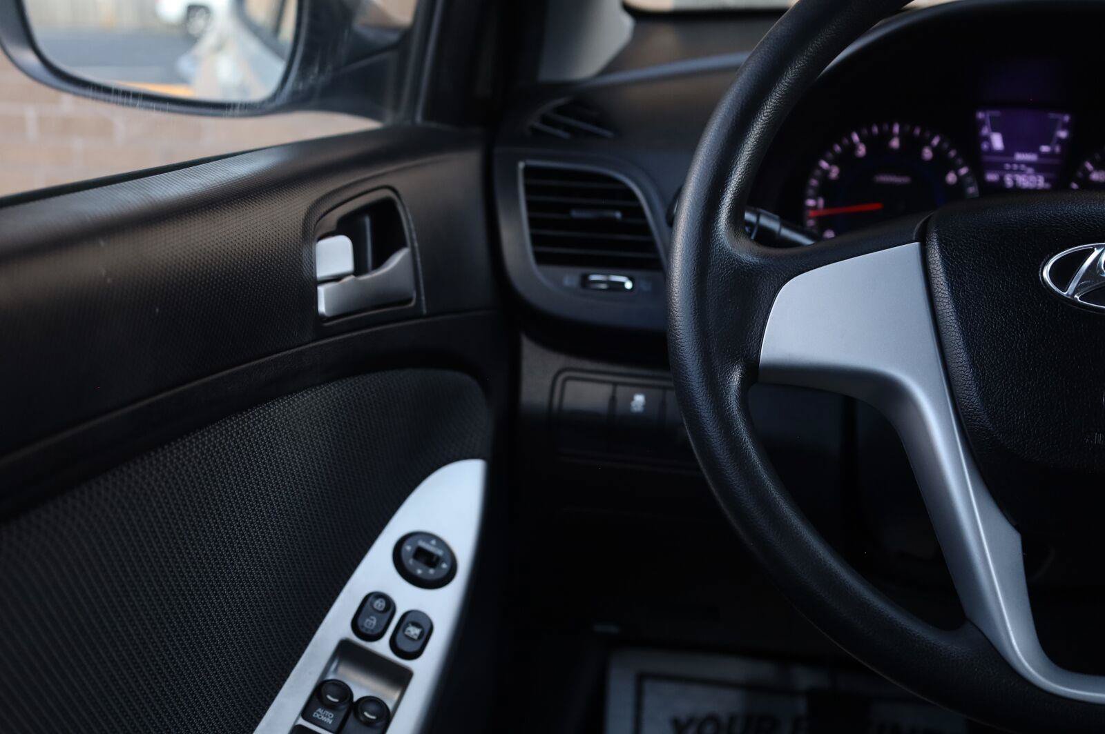 Used 2013 Hyundai Accent GS FWD image 31