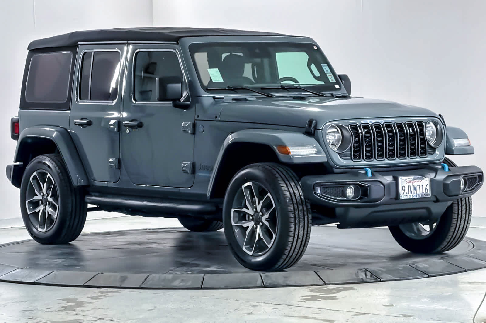 Used 2024 Jeep Wrangler Unlimited AWD/4WD image 9