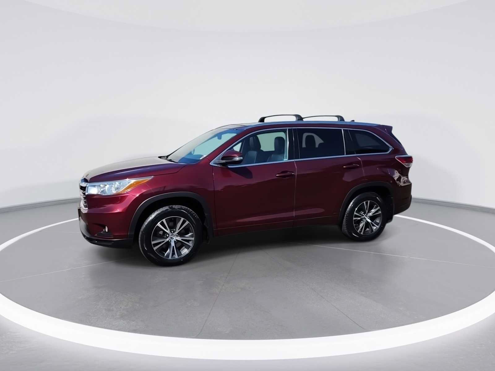 Used 2016 Toyota Highlander XLE AWD/4WD image 4