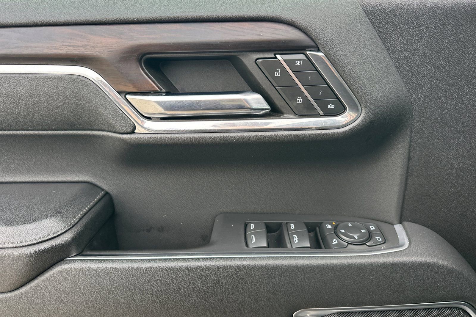 Used 2024 GMC Sierra 1500 SLT image 11