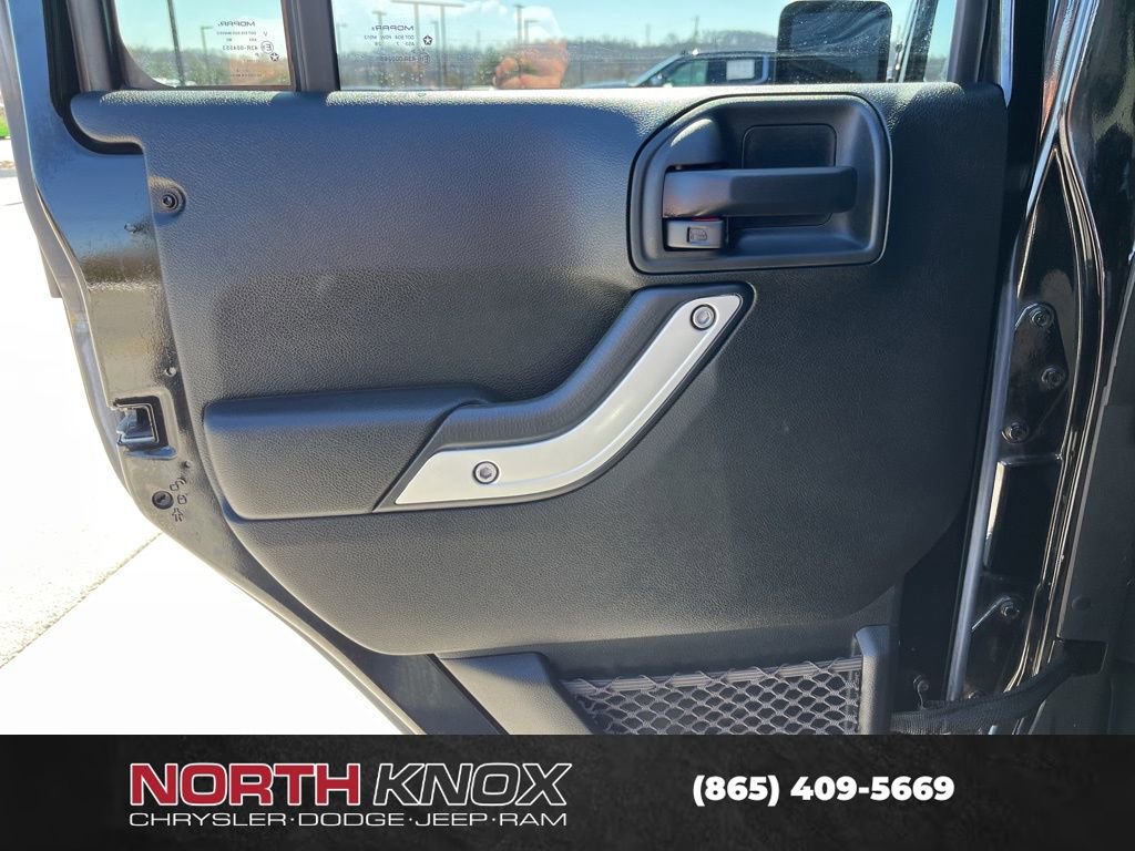 Used 2017 Jeep Wrangler Unlimited Sahara w/ Connectivity Group image 12