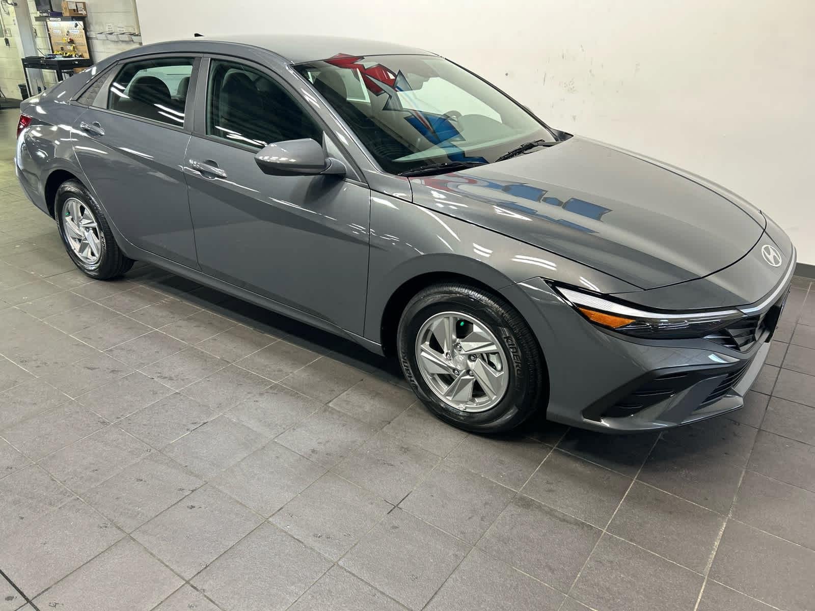 New 2026 Hyundai Elantra SE FWD image 2