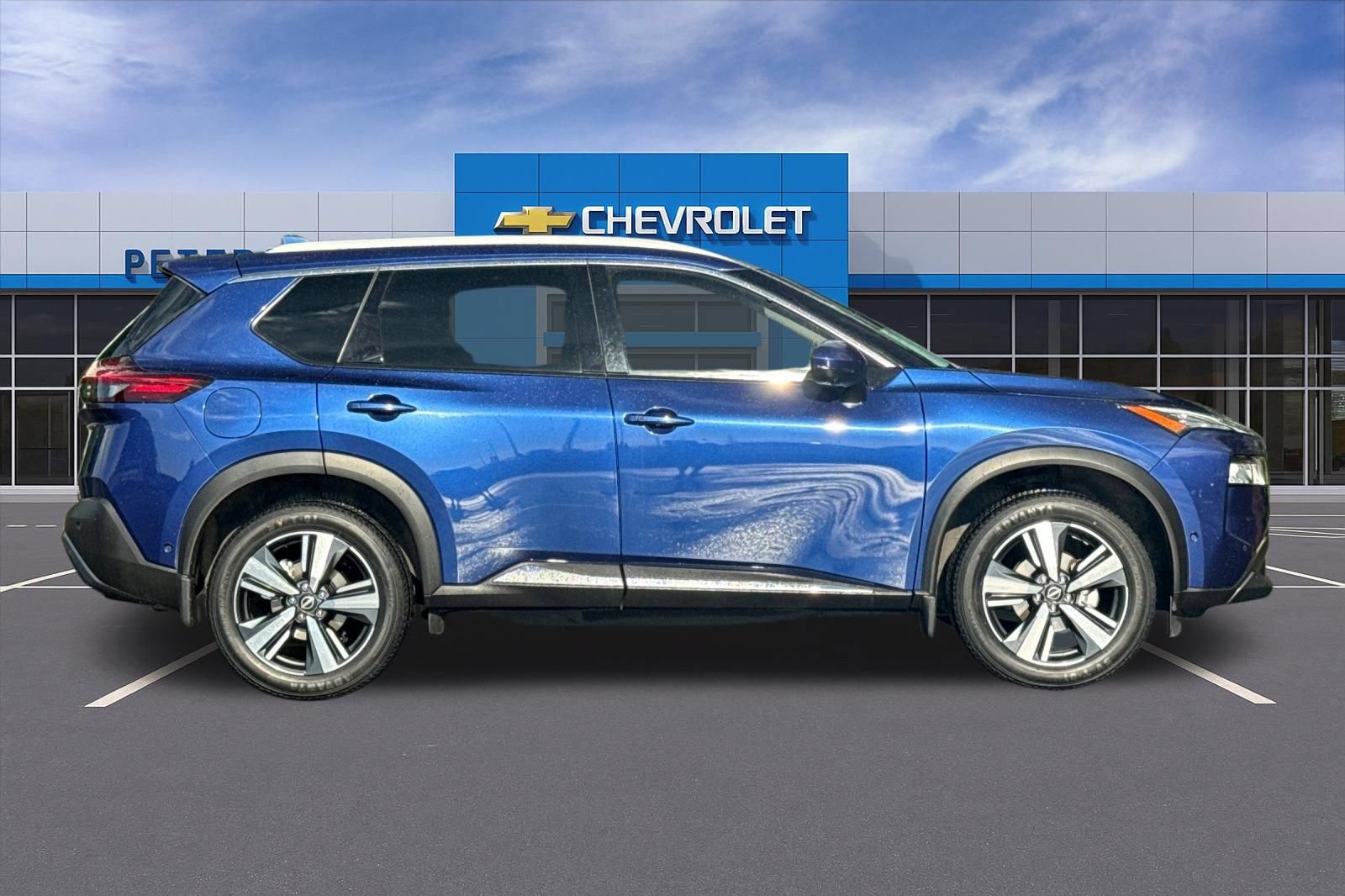 Used 2023 Nissan Rogue SL w/ SL Premium Package FWD image 3