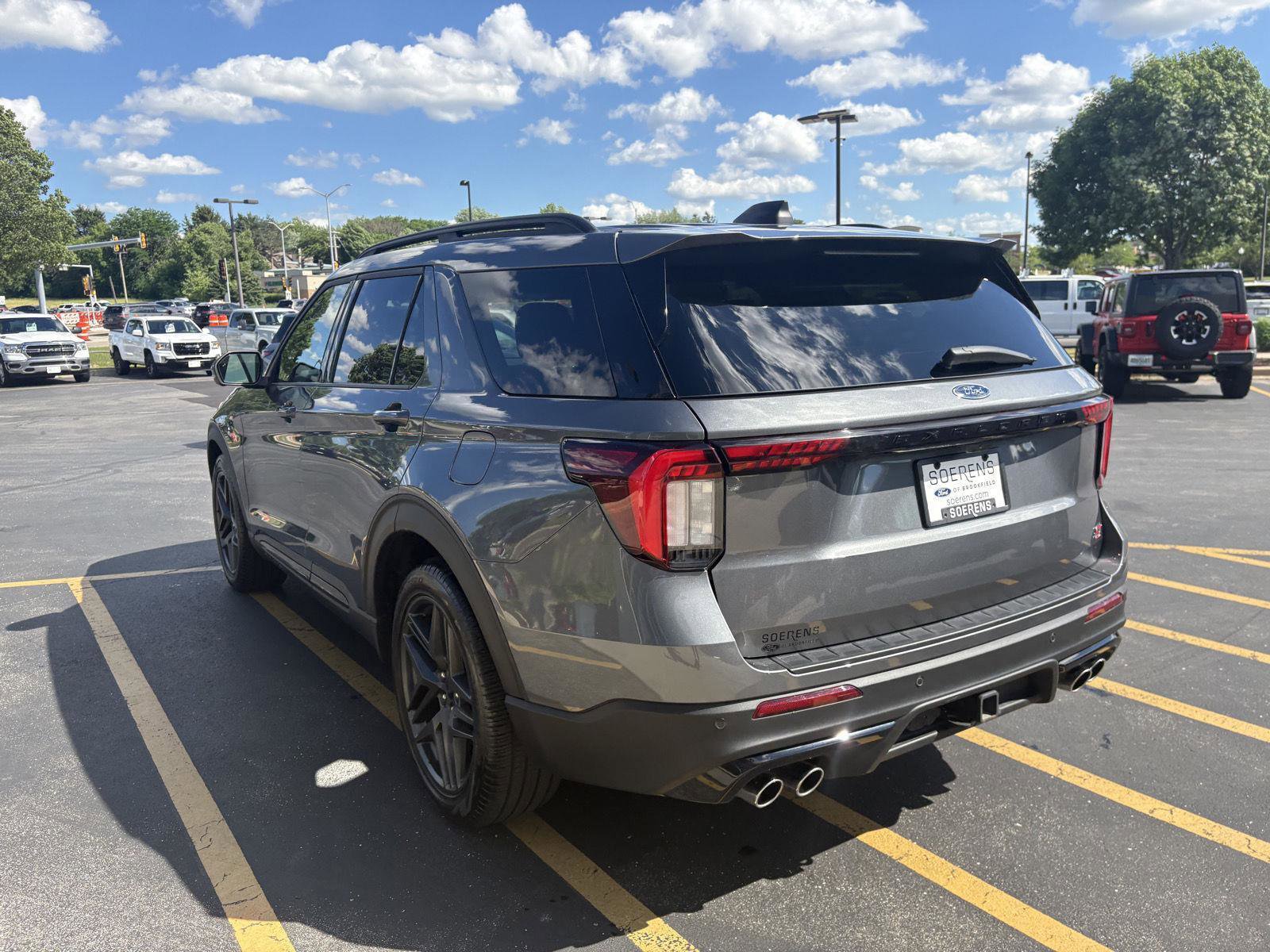 Used 2025 Ford Explorer ST AWD/4WD image 4