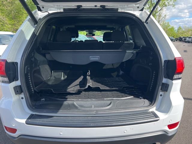 Used 2018 Jeep Grand Cherokee Laredo AWD/4WD image 23