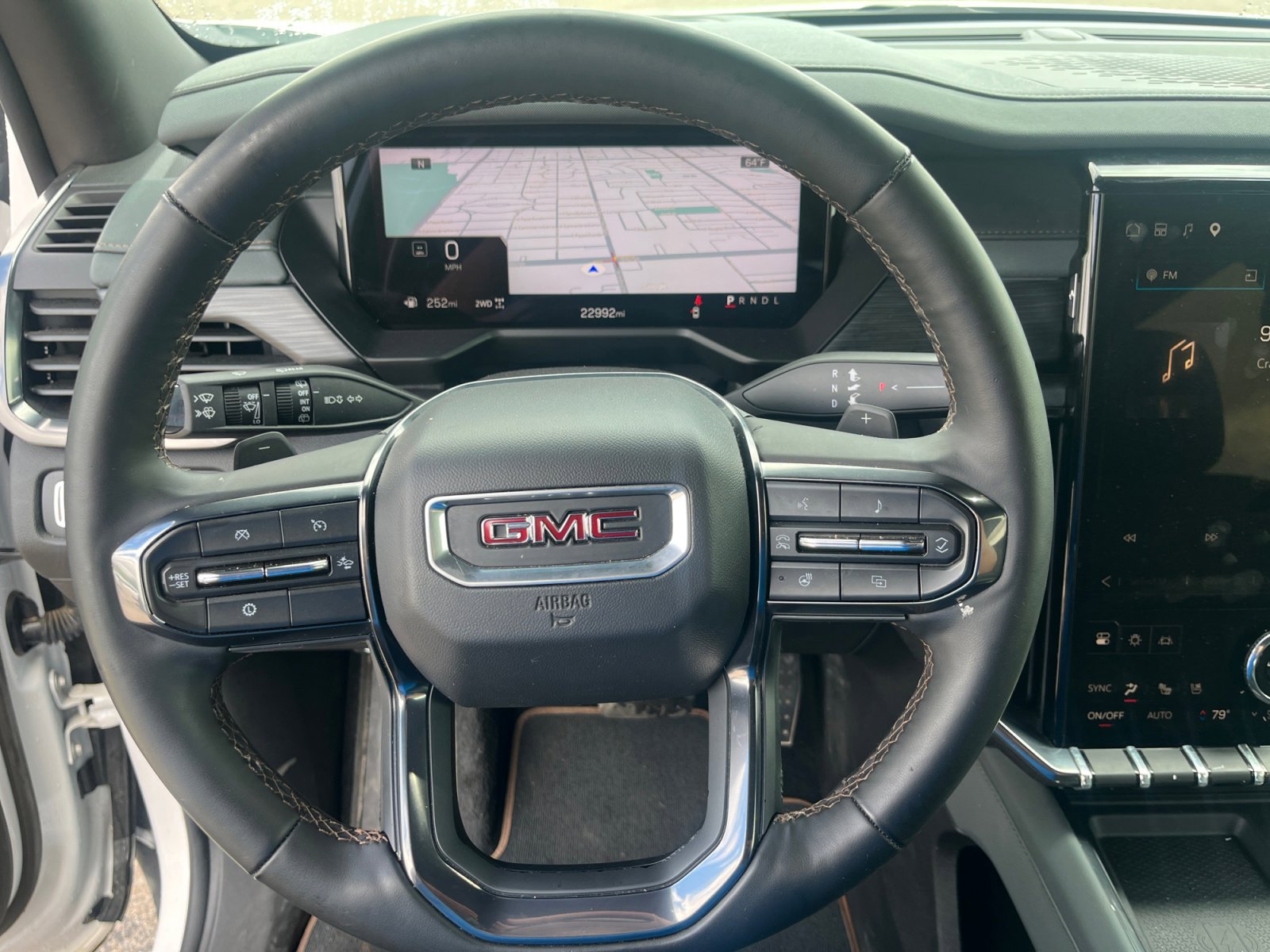Used 2025 GMC Acadia AT4 w/ Luxury Package AWD/4WD image 9