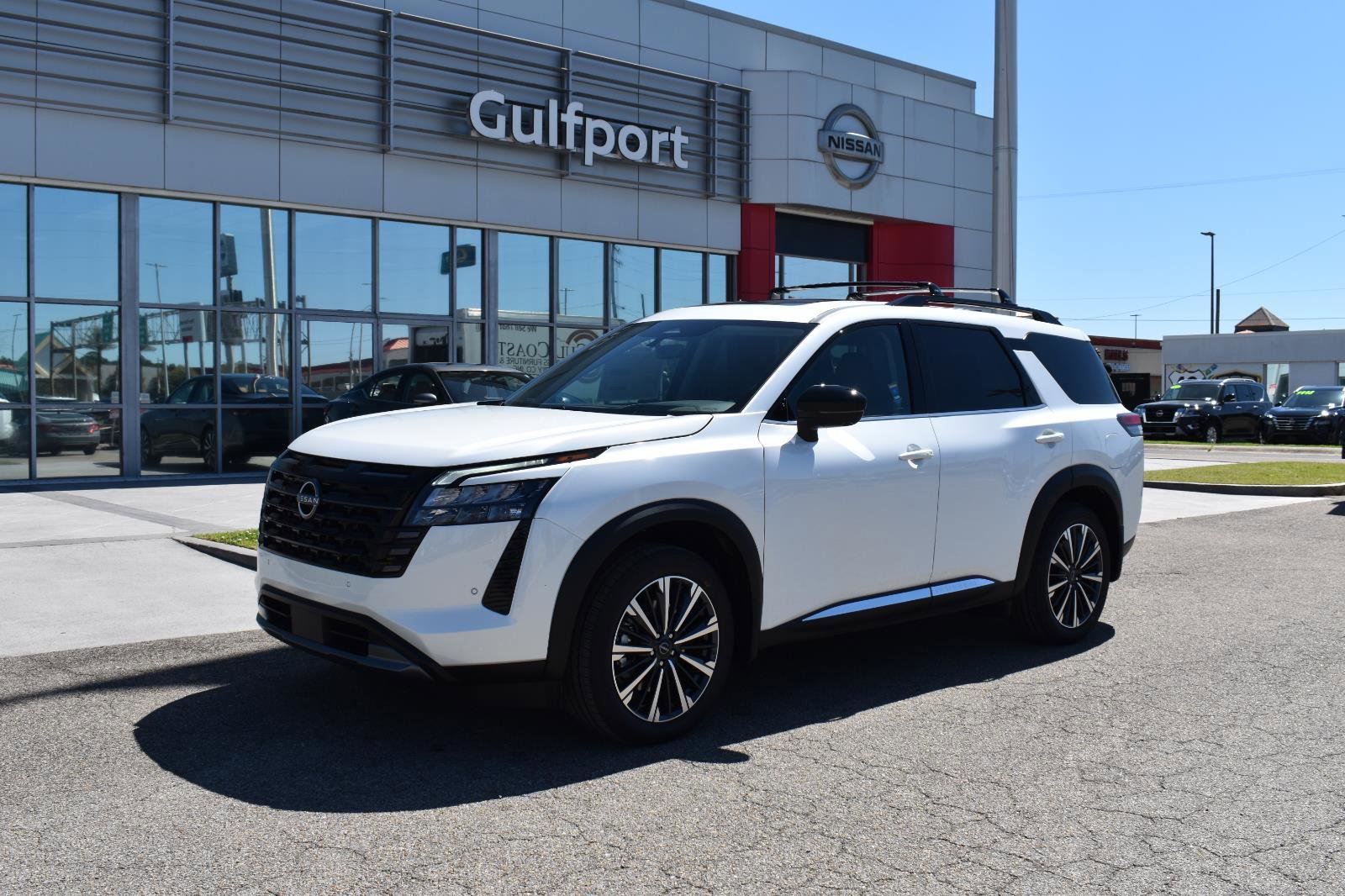 New 2026 Nissan Pathfinder Platinum image 2