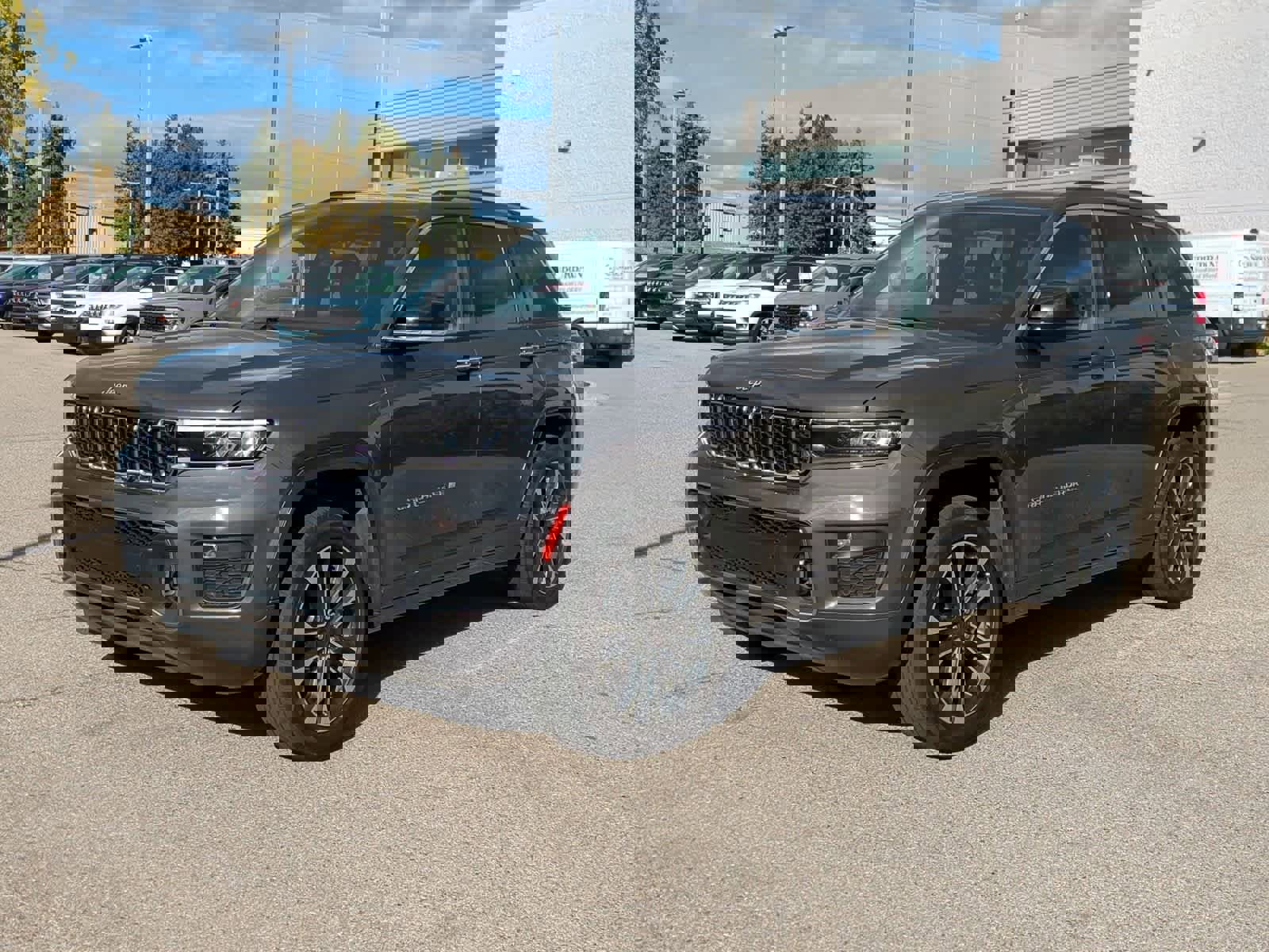 Used 2022 Jeep Grand Cherokee Overland image 4