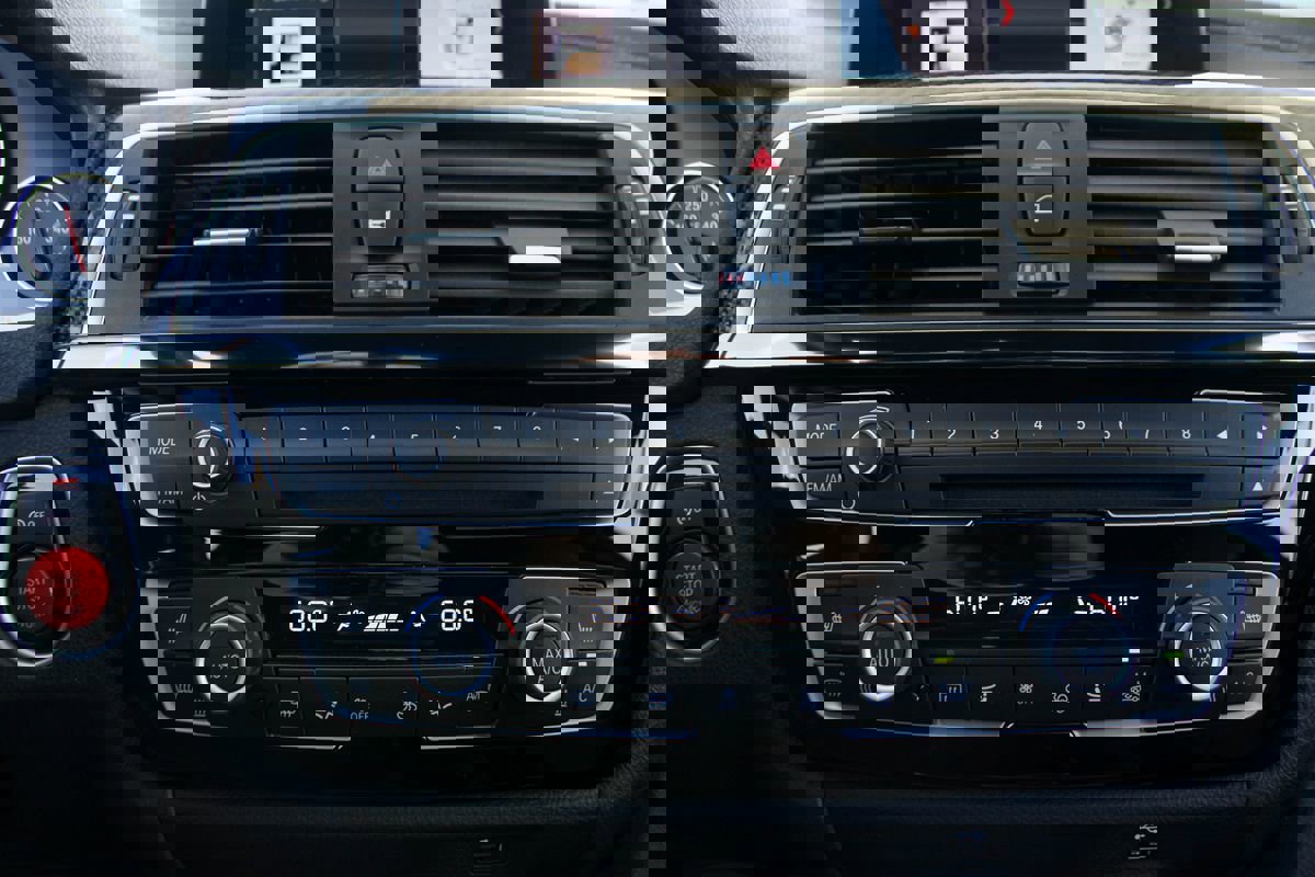 Used 2020 BMW M4 Coupe w/ Competition Package image 32