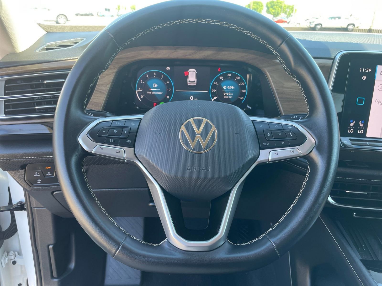 Used 2025 Volkswagen Atlas SE image 30