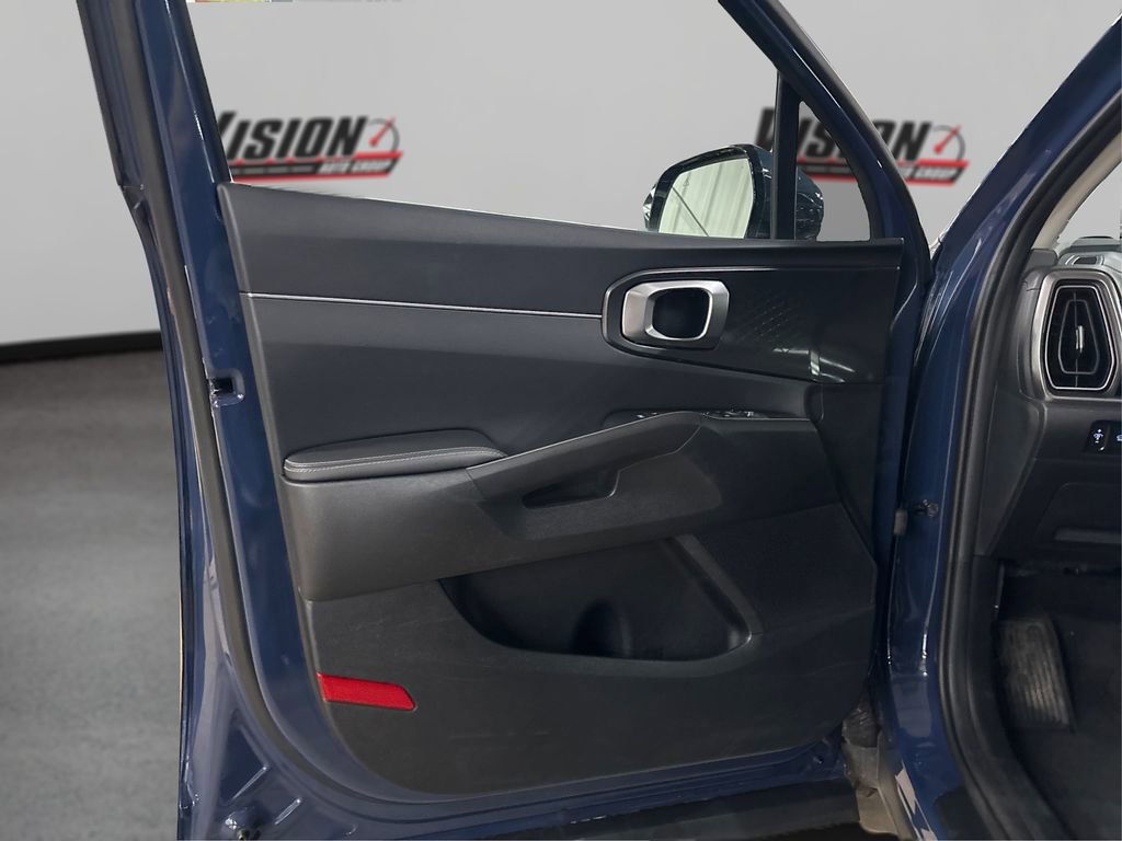 Certified 2025 Kia Sorento EX w/ Panoramic Sunroof Package image 22