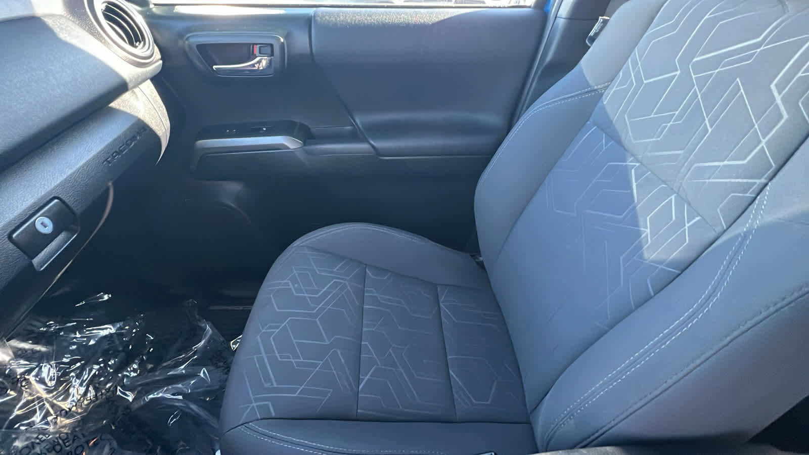 Used 2016 Toyota Tacoma TRD Off-Road image 12