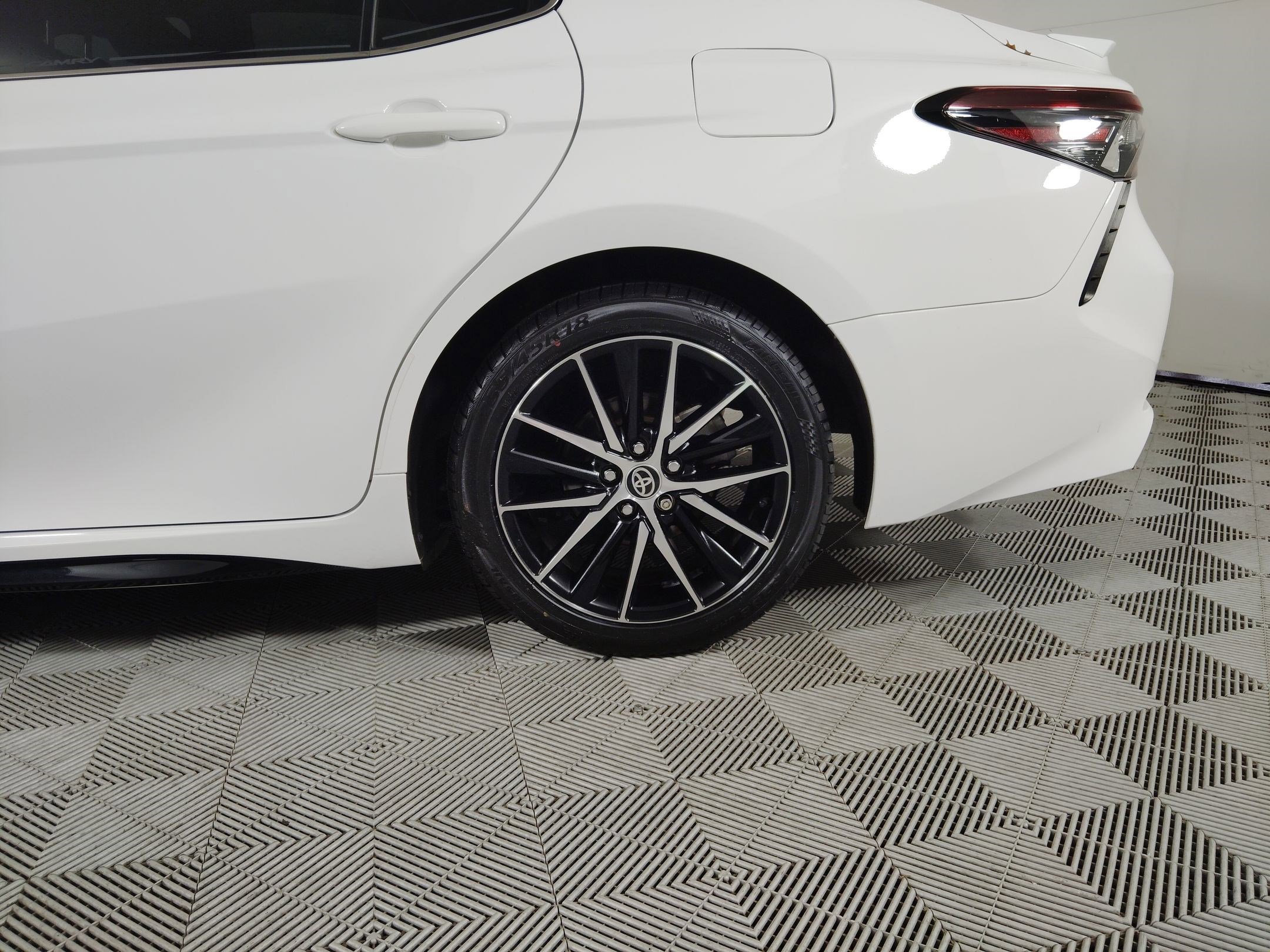 Used 2022 Toyota Camry SE image 11