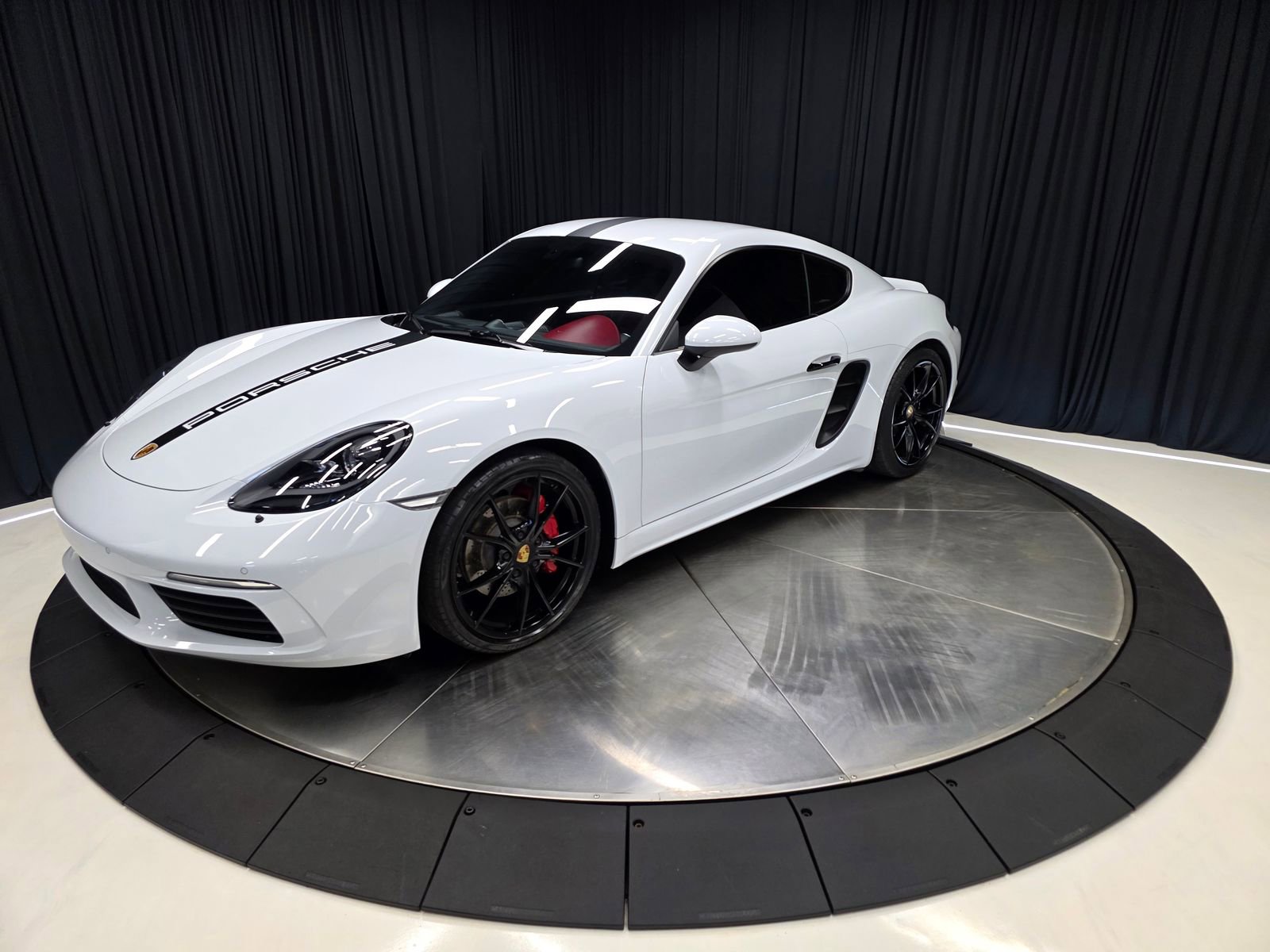Used 2017 Porsche 718 Cayman RWD image 8