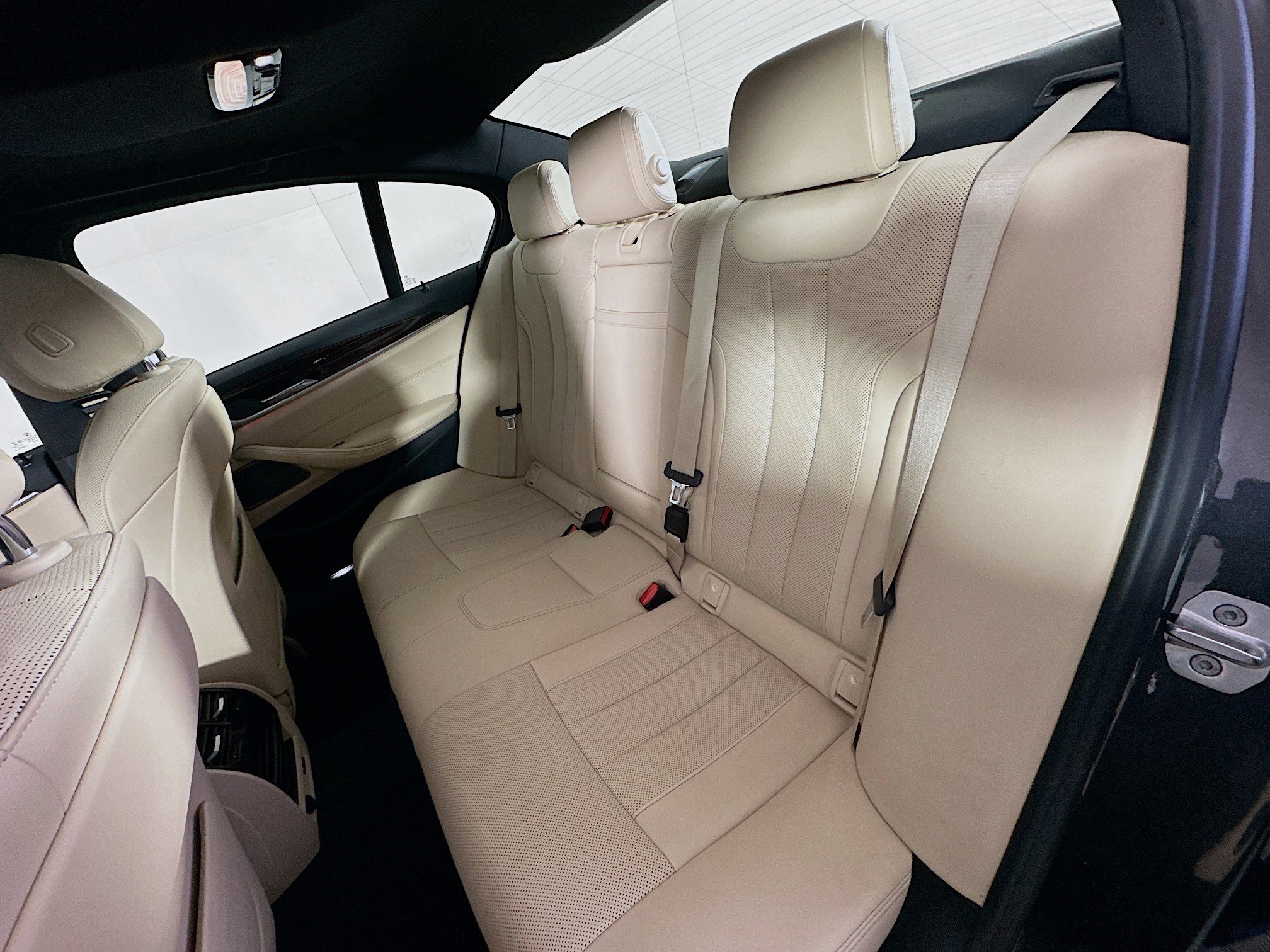 Used 2022 BMW 530i xDrive w/ Premium Package image 27