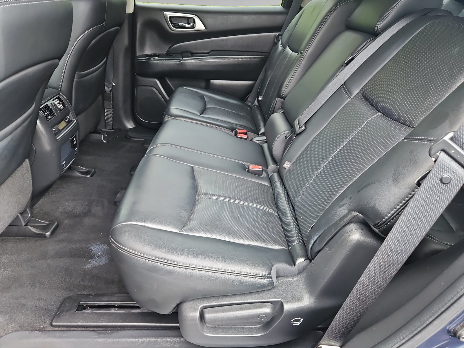 Used 2016 Nissan Pathfinder Platinum FWD image 14
