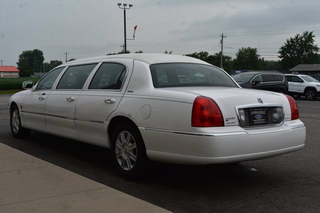 Used 2008 Lincoln Town Car Executive RWD image 15