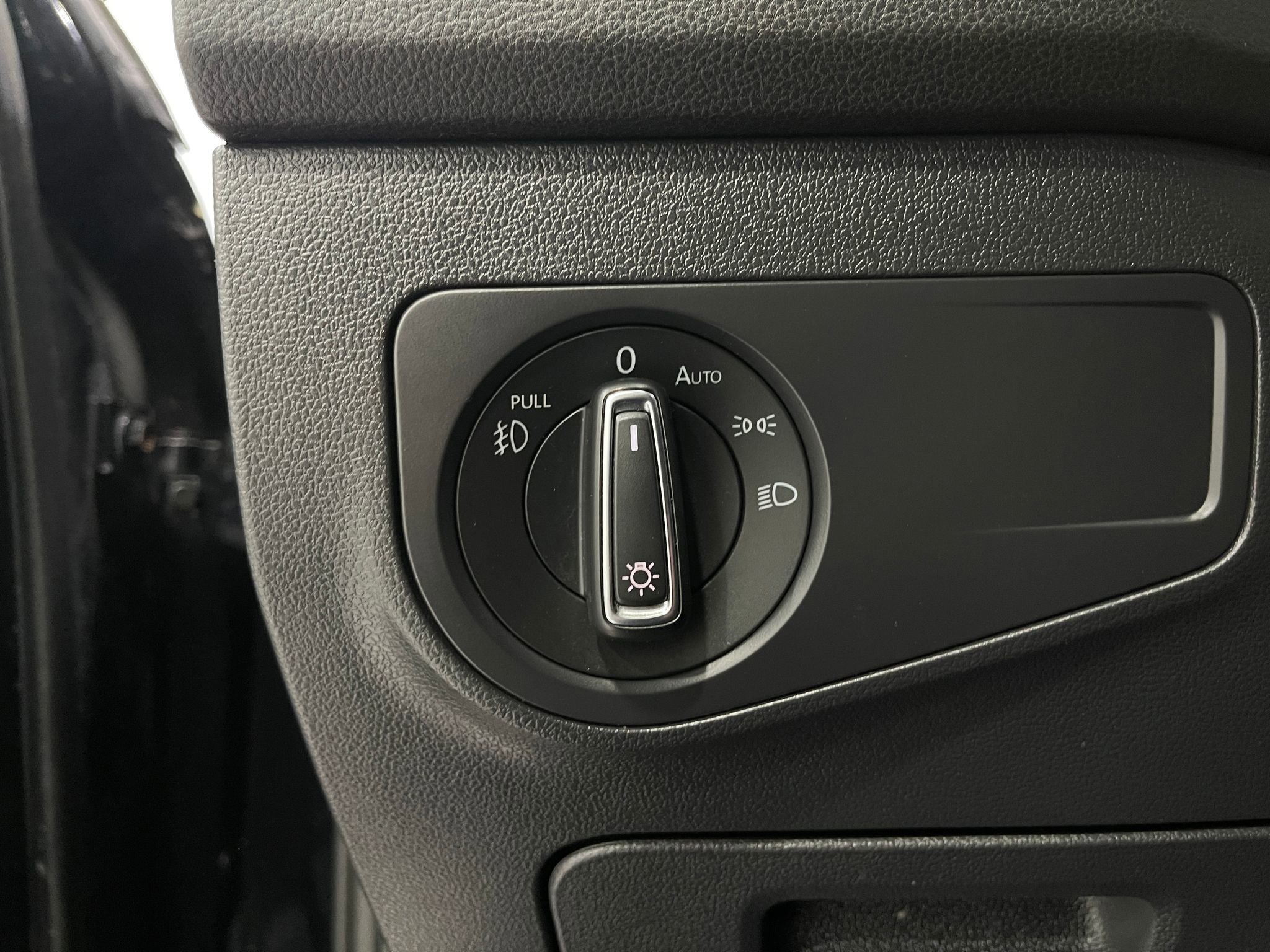 Used 2021 Volkswagen Tiguan SEL AWD/4WD image 22