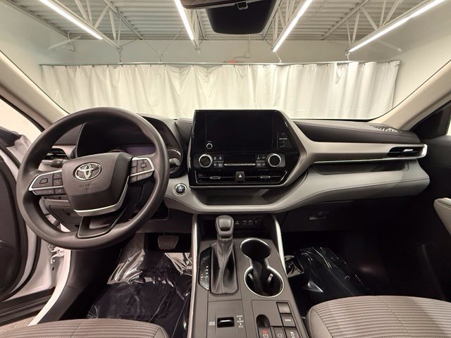 Used 2023 Toyota Highlander L FWD image 18