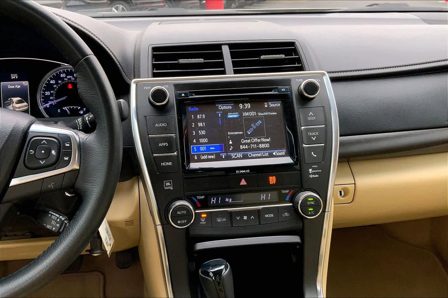 Used 2017 Toyota Camry XLE FWD image 7