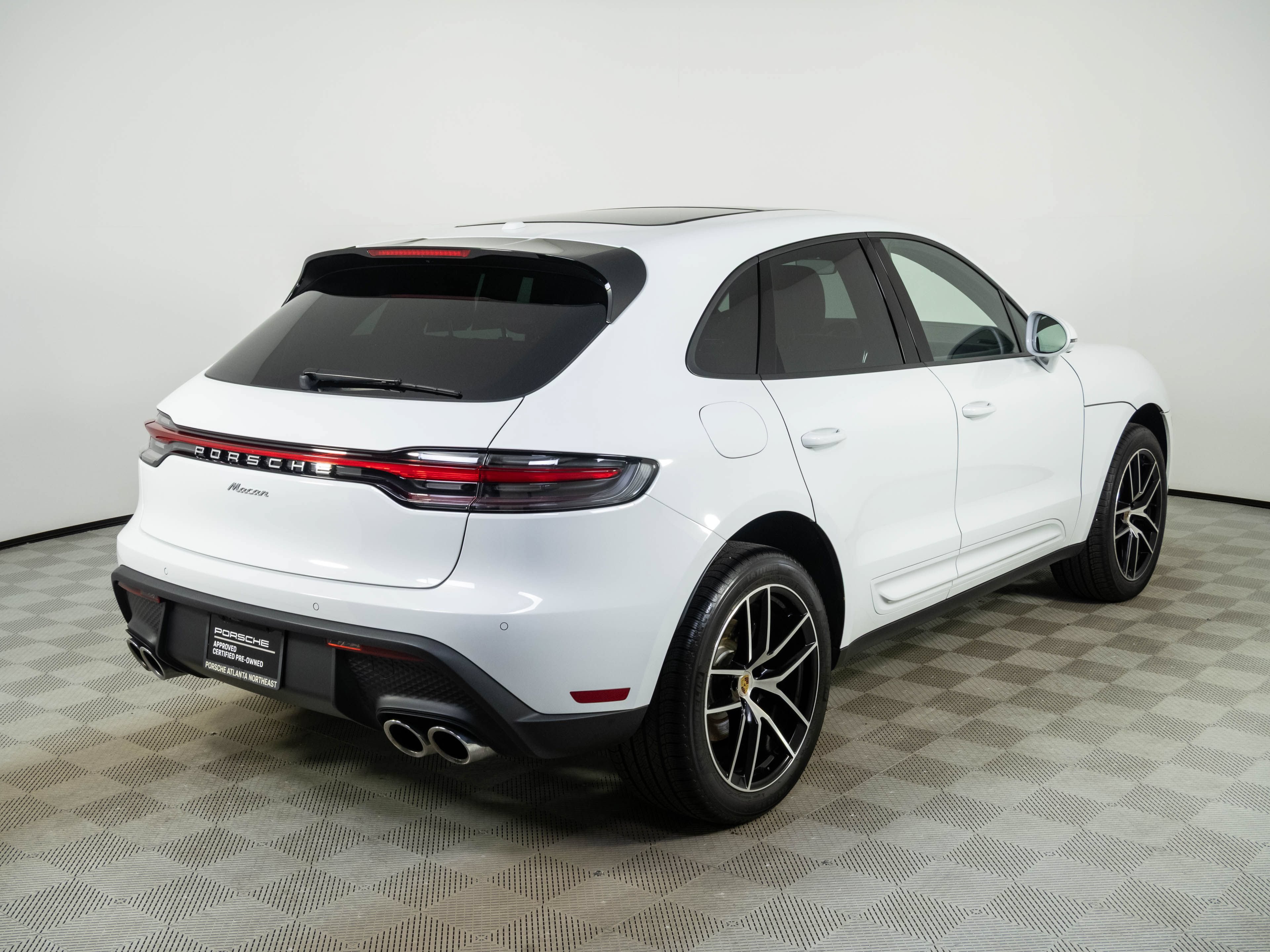 Certified 2026 Porsche Macan AWD/4WD image 29