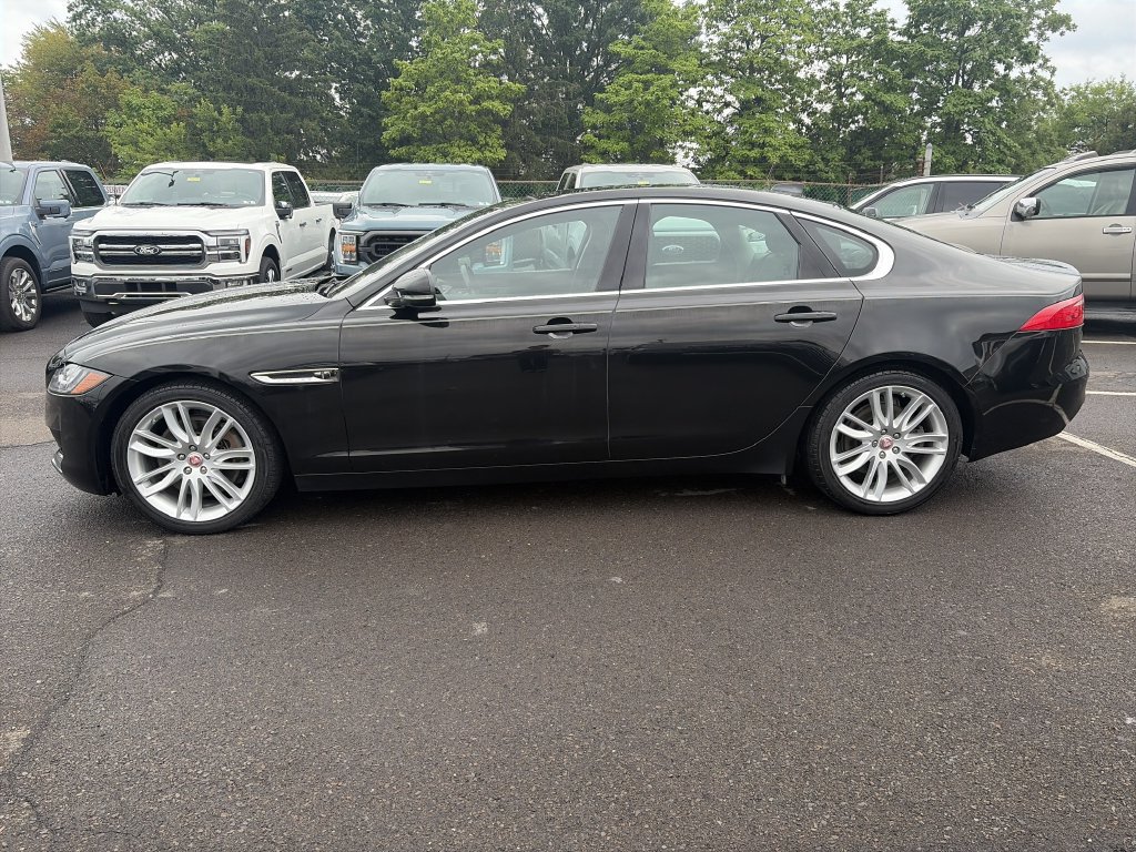 Used 2017 Jaguar XF Prestige AWD/4WD image 2