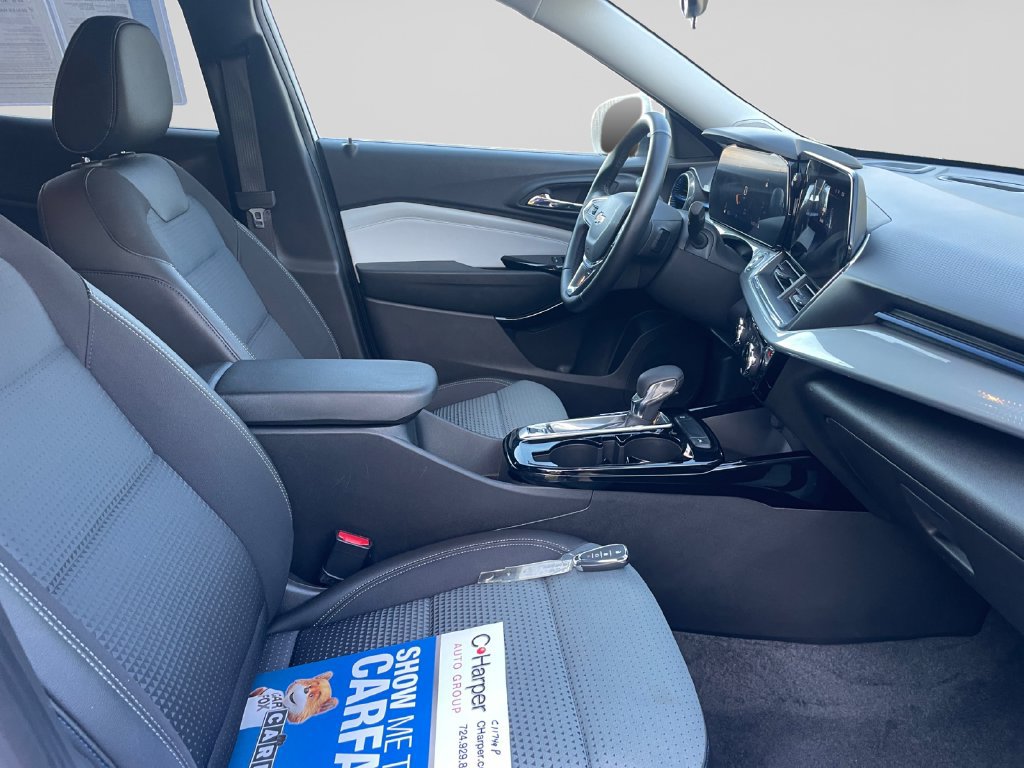 Used 2025 Chevrolet Trax LT w/ Driver Confidence Package FWD image 11